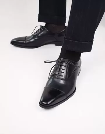 BLACK LEATHER SHOES