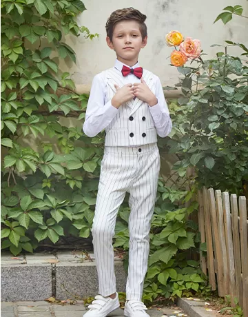white short-sleeved suit set