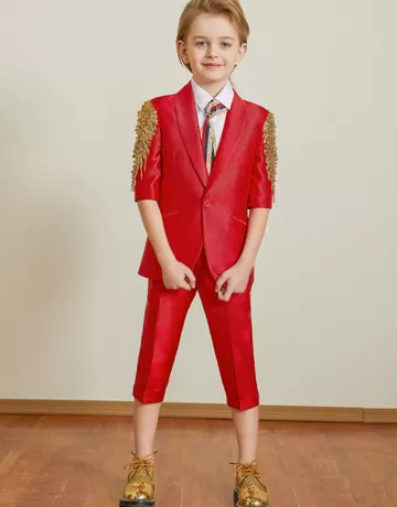 red short-sleeved suit set