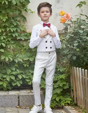 SHORT-SLEEVED SUIT SET